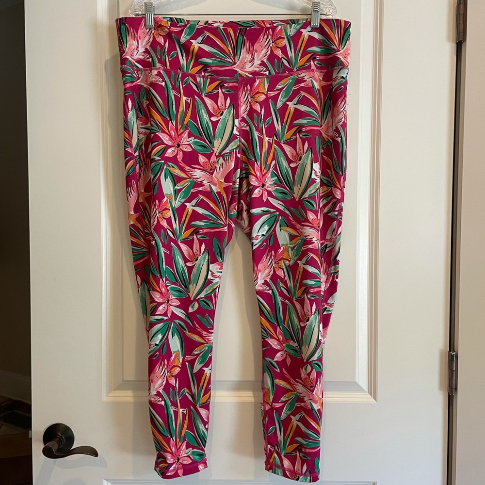 Crown & Ivy Tropical Print Leggings
